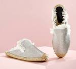 Alpargatas plateadas de Jazmín Chebar